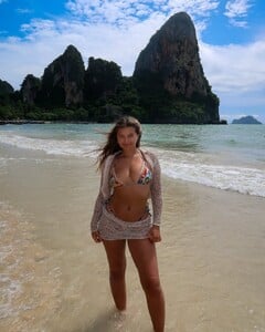 Sofia_Jamora_in_bikini_top_01-20-2025__1_.jpg