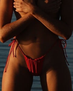 UD_arkswimwear_3534754754864294719_1708846686_03_01_2025.jpg
