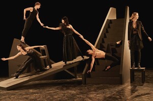 Valentino-Fall-Winter-2016-Jamie-Bochert-Julia-Nobis-Karen-Elson-Katlin-Aas-Garen-Scribner-Nathan-Madden-by-Steven-Meisel-01.thumb.jpg.75e76affe826b880a1b7aa0f531b26f8.jpg