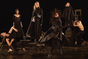 Valentino-Fall-Winter-2016-Jamie-Bochert-Julia-Nobis-Karen-Elson-Katlin-Aas-Garen-Scribner-Nathan-Madden-by-Steven-Meisel-04.thumb.jpg.7d38359f557544b9c9246aa3b0c6ed64.jpg