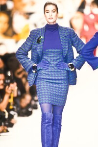 Valentino1991WomenRTW21.thumb.jpg.bba82754a12bfa763db69918d0d5e249.jpg
