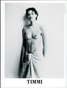 VogueItaliaFebruary1984(2)039.thumb.jpg.65c96fd9d96ddfd672ee73f2233d9025.jpg