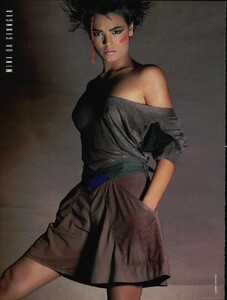 VogueItaliaFebruary1984(2)338.thumb.jpg.654ab9bf0c5ff6c79b729f05ebf21bec.jpg