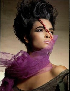 VogueItaliaFebruary1984(2)340.thumb.jpg.44b6c5569f22c7592a8ef98ad395e02a.jpg