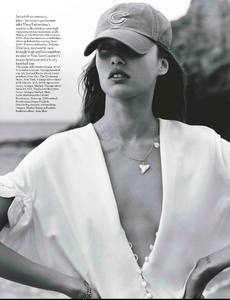 VogueUK2012-05-195.thumb.png.84cef19997dd7bc6028763899561a252.png