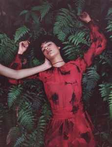 Vogue_UK-February_2016-09-Damaris_Goddrie-by_Tyrone_Lebon.thumb.jpg.ca865568899a96d4a72f6f7159282598.jpg