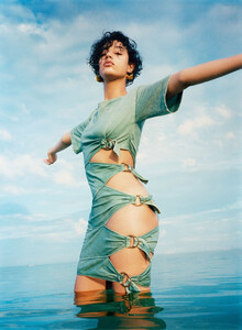 Vogue_UK-February_2016-10-Damaris_Goddrie-by_Tyrone_Lebon.thumb.jpg.056bfa47ed39338cffee34d2eacb56a7.jpg