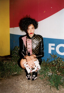 Vogue_UK-February_2016-11-Damaris_Goddrie-by_Tyrone_Lebon.thumb.jpg.3f59c29e0380dec111d829f6ca64bdec.jpg