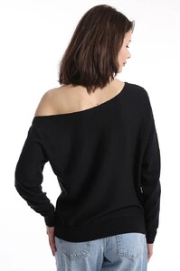YR6807-001blkcttncashofftheshouldertopb.jpg