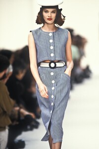 YvesSaintLaurent1992WomenRTW31.thumb.jpg.b7ff49d94ff476fd7b1e42aaf349a8cf.jpg