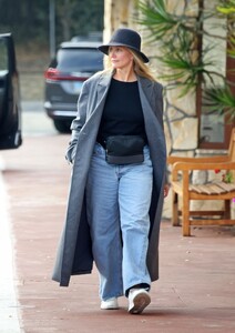 cameron-diaz-and-benji-madden-wrap-up-errands-in-montecito-01.05.2025-2.jpg
