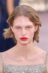 chanel-hc-clp-s25-003.thumb.jpg.ed5df05a0921244a7ba02e2e80d3f0a1.jpg