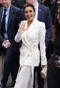 eva-longoria-attends-elie-saab-haute-couture-ss25-show-in-paris-3.jpg