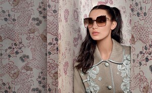 fendi-spring-summer-2017-gigi-hadid-bella-hadid-vittoria-ceretti-by-karl-lagerfeld-16.thumb.jpg.f24cf14a40797ab70a1957d82d2fb6de.jpg