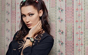 fendi-spring-summer-2017-gigi-hadid-bella-hadid-vittoria-ceretti-by-karl-lagerfeld-19.thumb.jpg.8cc65c01f620abd815f95bce2e6d3da2.jpg