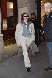 hailey-bieber-s-babushka-moment-old-hollywood-meets-street-style-in-nyc-0.jpg