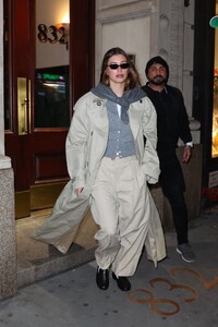hailey-bieber-s-babushka-moment-old-hollywood-meets-street-style-in-nyc-3.jpg