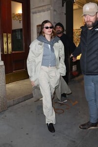 hailey-bieber-s-babushka-moment-old-hollywood-meets-street-style-in-nyc-4.jpg