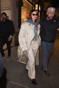 hailey-bieber-s-babushka-moment-old-hollywood-meets-street-style-in-nyc-5.jpg
