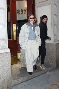 hailey-bieber-s-babushka-moment-old-hollywood-meets-street-style-in-nyc-8.jpg