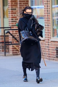 irina-shayk-rocks-spiked-shoes-in-nyc-12.04.2024-1.jpg