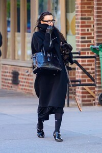 irina-shayk-rocks-spiked-shoes-in-nyc-12.04.2024-5.jpg