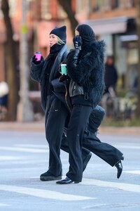 irina-shayk-s-stylish-stroll-in-new-york-city-01.08.2025-2.jpg