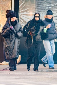 irina-shayk-s-stylish-stroll-in-new-york-city-01.08.2025-3.jpg