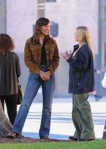 jennifer-garner-films-the-last-thing-he-told-me-01.21.2025-3.jpg