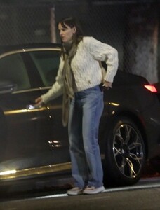jennifer-garner-supports-kids-at-school-play-in-los-angeles-12.14.2024-1.jpg
