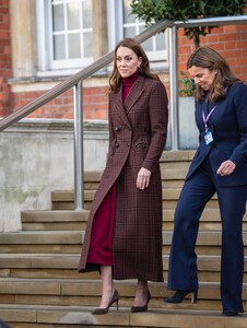 kate-middleton-s-stylish-return-a-royal-fashion-statement-4.jpg