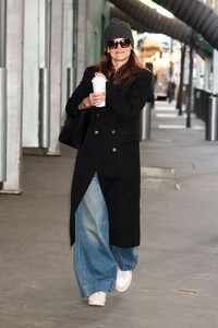 katie-holmes-attends-our-town-matinee-in-nyc-01.15.2025-3.jpg