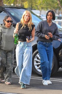 kelly-rowland-attends-baby2baby-holiday-party-at-bmo-stadium-12.03.2024-4.jpg