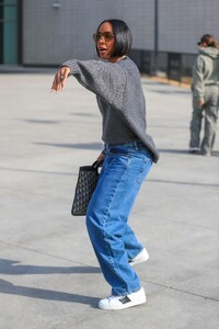 kelly-rowland-attends-baby2baby-holiday-party-at-bmo-stadium-12.03.2024-5.jpg