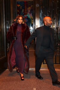kelly-rowland-enjoys-a-night-out-at-death-becomes-her-on-broadway-11-21-2024-3.jpg
