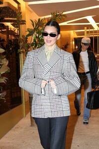 kendall-jenner-at-schiaparelli-show-for-paris-fashion-week-01.26.2025-0.jpg