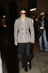 kendall-jenner-at-schiaparelli-show-for-paris-fashion-week-01.26.2025-1.jpg