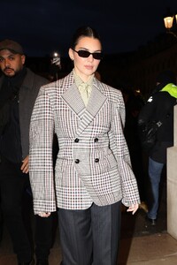 kendall-jenner-at-schiaparelli-show-for-paris-fashion-week-01.26.2025-7.jpg