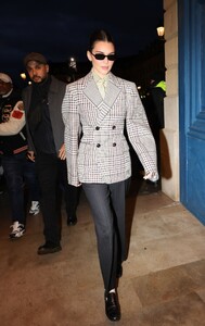 kendall-jenner-at-schiaparelli-show-for-paris-fashion-week-01.26.2025-8.jpg