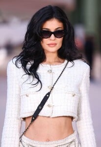 kylie-jenner-stuns-in-white-and-black-at-chanel-ss-2025-5.jpg