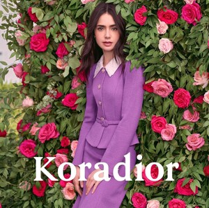 lilycollins_us_001~160.jpg