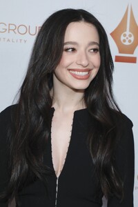 mikey-madison-attends-2025-new-york-film-critics-circle-awards-5.jpg