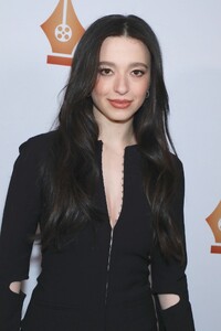 mikey-madison-attends-2025-new-york-film-critics-circle-awards-8.jpg