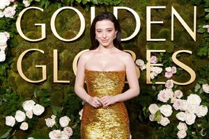 mikey-madison-glows-in-custom-bottega-veneta-at-golden-globes-2025-8.jpg