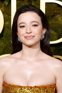 mikey-madison-glows-in-custom-bottega-veneta-at-golden-globes-2025-9.jpg