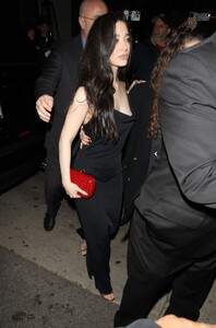 mikey-madison-stuns-in-bottega-veneta-at-star-studded-golden-globes-afterparty-4.jpg