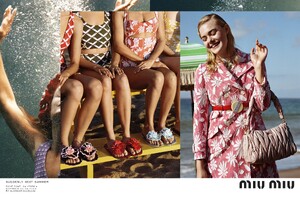 miu-miu-spring-summer-2017-elle-fanning-lara-stone-carolyn-murphy-karen-elson-ellen-rosa-by-alasdair-mclellan-04.thumb.jpg.786b7556624b2011fb4dcde87901b981.jpg