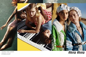 miu-miu-spring-summer-2017-elle-fanning-lara-stone-carolyn-murphy-karen-elson-ellen-rosa-by-alasdair-mclellan-05.thumb.jpg.78fa5169b863743923733d4f4ebe3f9a.jpg