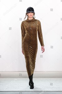 model-on-catwalk-1500w-7902982ag.jpg
