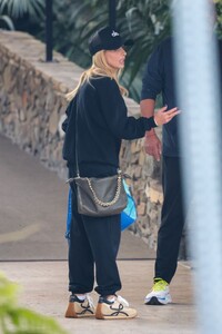 sarah-michelle-gellar-and-freddie-prinze-jr.-turned-away-from-full-hotel-01.09.2025-1.jpg